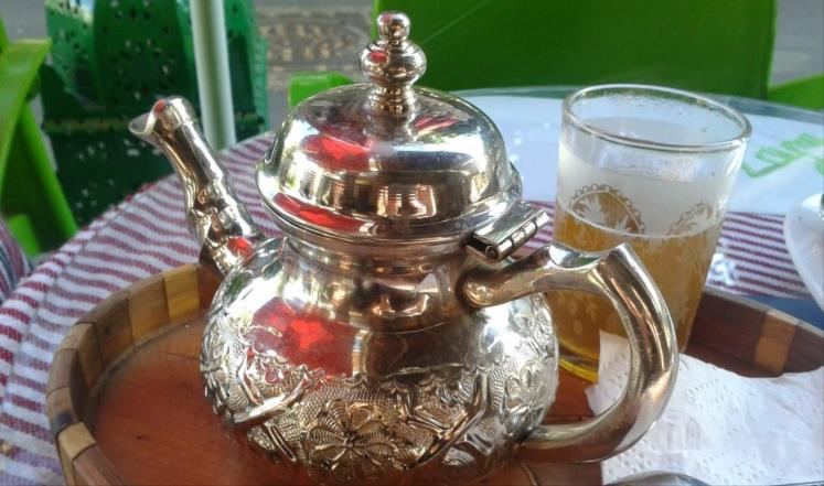 كوب شاي ساخن يوميا يحمي العين من الغلوكوما 